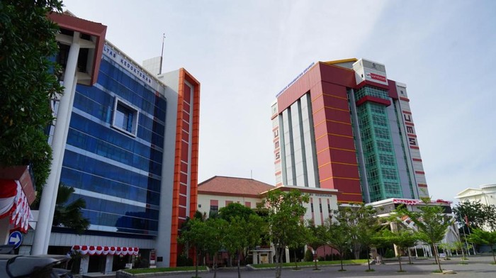 UM Surabaya