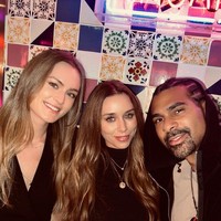 Disebut-sebut ketiganya menjadi hubungan throuple atau asmara yang dijalani dengan tiga orang. Menurut sumber, David dan Sian sebelumnya telah mencari pihak ketiga untuk dijadikan pasangan mereka. Foto: Instagram