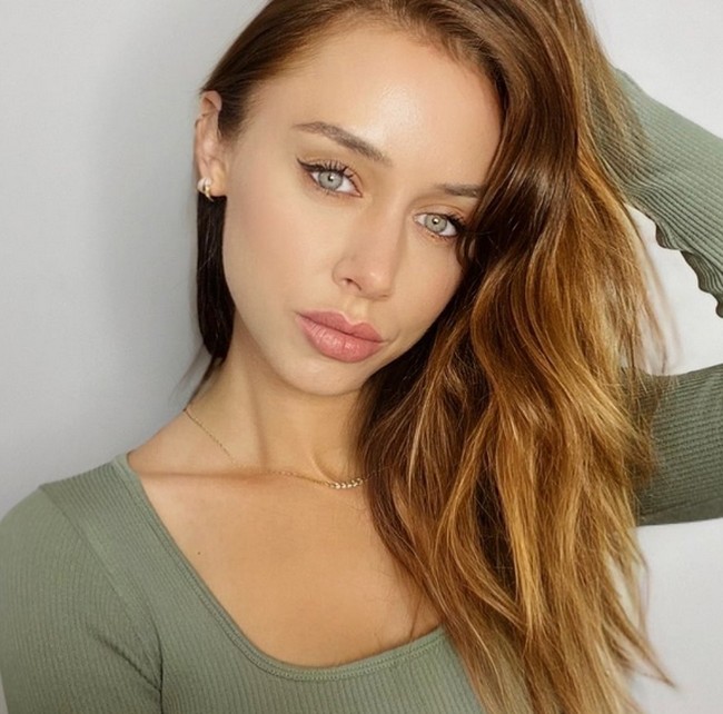 “Perceraian adalah hal yang sulit untuk dilalui,” katanya. “Anda tidak berjalan menyusuri lorong mengharapkan ini terjadi. Anda berharap itu akan selamanya dan Anda tidak menikah karena ada niatan bercerai. Dan ketika itu tidak berhasil, itu menghancurkan. Benar-benar menghancurkan,” ungkap Una. Foto: Instagram