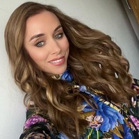 Banyak yang menduga dari kekecewaan perselingkuhan dan perceraian itu membuat Una mengubah pemikiran soal hubungan asmara. Disebut-sebut ibu dua anak itu tertarik untuk menjalin hubungan non-monogami. Foto: Instagram