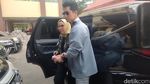 Penampakan Venna Melinda Ditemani 2 Anaknya Penuhi Pemeriksaan Kasus KDRT