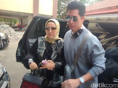 Penampakan Venna Melinda Ditemani 2 Anaknya Penuhi Pemeriksaan Kasus KDRT