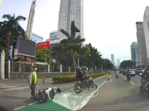 Heboh Pria Celana Loreng Tendang Pemotor Buntut Tabrakan di Sudirman