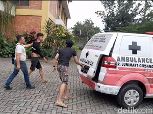 Sorot Layanan Ambulans Tak Optimal, Tim Mahasiswa Unair Beri Solusi Begini
