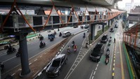 Ke depannya, pembangunan ini diharapkan dapat membantu para pejalan kaki, terutama saat melakukan perpindahan moda transportasi. Sudah siap beralih ke transportasi massal detikers? (ANTARA FOTO/Muhammad Iqbal)