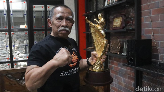Achmad Drajat alias Aa Boxer di kediamannya