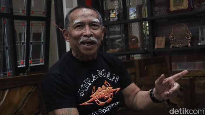 Achmad Drajat alias Aa Boxer di kediamannya