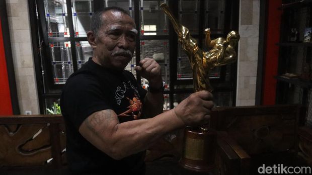 Achmad Drajat alias Aa Boxer di kediamannya