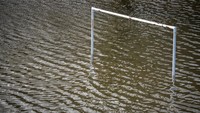 Tiang gawang yang berada di lapangan sepakbola pun ikut terendam banjir.  