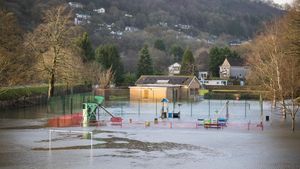 Bak Kolam Renang, Taman Bermain di Wales Terendam Banjir