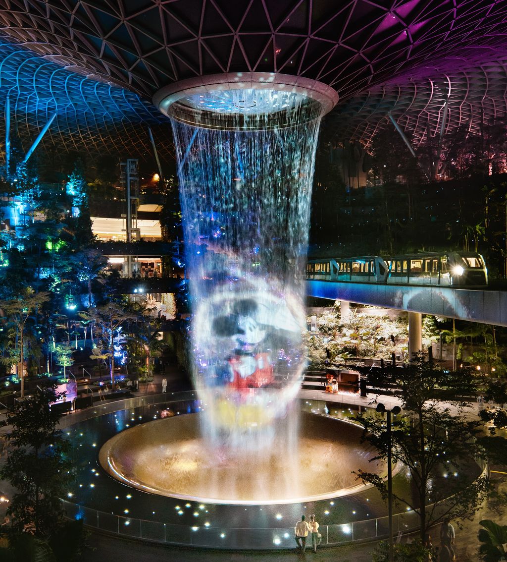 Bandara Changi meluncurkan Disney100 dalam rangka menyambut 100 tahun Disney