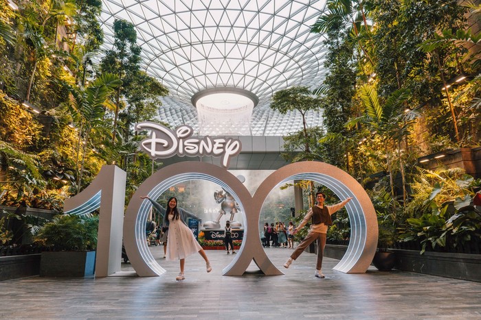 Bandara Changi meluncurkan Disney100 dalam rangka menyambut 100 tahun Disney