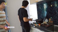 Tak jarang, Verrel pun memasak makanannya sendiri di dapur ini. Begini keseruannya saat masak bersama Rizky Nazar. Foto: YouTube