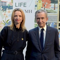 Ayah Delphine Arnault belakangan memang jadi sorotan karena mengutus anak-anaknya untuk menjadi bos dari brand-brand yang dibawahi LMVH. Perencanaan suksesi LVMH adalah kunci utama dari (kesuksesan) brand-brand selama 20 tahun terakhir karenanya langkah ini sangat signifikan, kata analis Thomas Chauvet.Foto: Getty Images