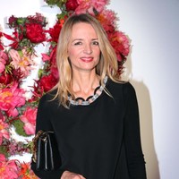 Delphine sendiri memulai kariernya sebagai konsultan di firma McKinsey. Pada 2000, ia pindah bekerja untuk desainer John Galliano yang mengasah kariernya di dunia fashion.Foto: Getty Images