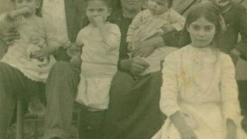 Ada penampakan wajah di jendela. Foto: Boredpanda