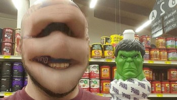 Aplikasi face swab salah pindai. Foto: Boredpanda 