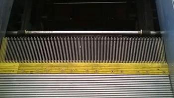 Ketika mendapati eskalator terbuka. Foto: Boredpanda