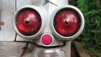 Seniman membuat karya yang cukup mengerikan. Foto: Boredpanda