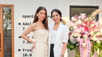 Tak hanya memperkenalkan Salon Adelinée, di lokasi yang sama Ia turut menghadirkan Dua Coffe dan Fresh Reform Bag Spa. Hal ini memberikan pengalaman one stop service kepada para pelanggannya. 
