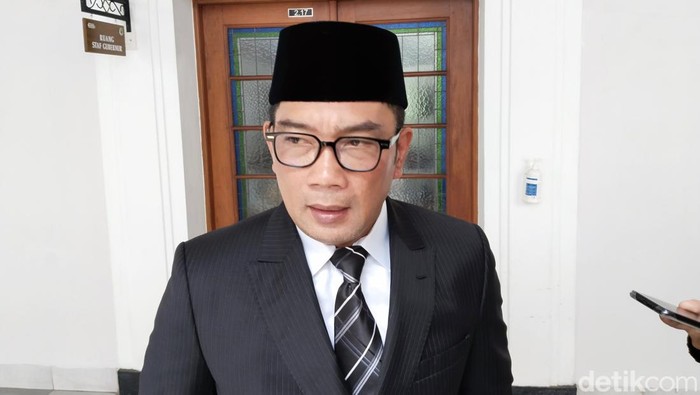 Catat! Ridwan Kamil Janji Perbaiki 71 Ruas Jalan di Jabar