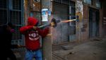 Potret Horor Demo di Peru: 47 Orang Tewas-Polisi Dibakar