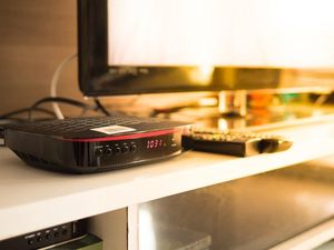Jarang yang Tahu! 1 STB Bisa untuk 2 TV Tangkap Siaran Digital