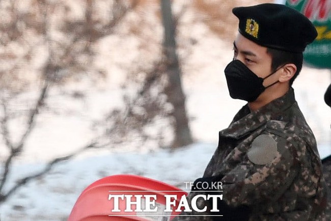 Kini penggemar menantikan kepulangan Jin BTS. Dia diperkirakan menyelesaikan wajib militer pada 12 Juni 2024. Foto: Instagram