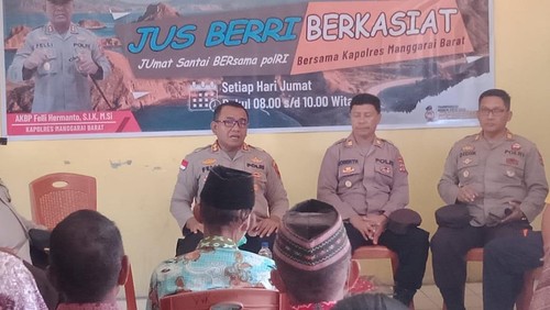 Kegiatan Jumat Curhat Polres Manggarai Barat di Wae Kelambu, Labuan Bajo, Jumat (13/1/2023). (IST)