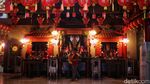 Kelenteng Hok Lay Kiong Bekasi Memerah Sambut Imlek