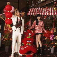 Fendi mengambil inspirasi dari reinterpretasi Logo Fendi Roma untuk koleksi tahun baru Imlek 2023. Foto: Dok. Fendi.