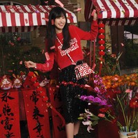 Fendi mengambil inspirasi dari reinterpretasi Logo Fendi Roma untuk koleksi tahun baru Imlek 2023. Foto: Dok. Fendi