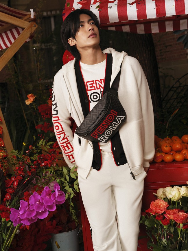 Fendi mengambil inspirasi dari reinterpretasi Logo Fendi Roma untuk koleksi tahun baru Imlek 2023. Foto: Dok. Fendi.