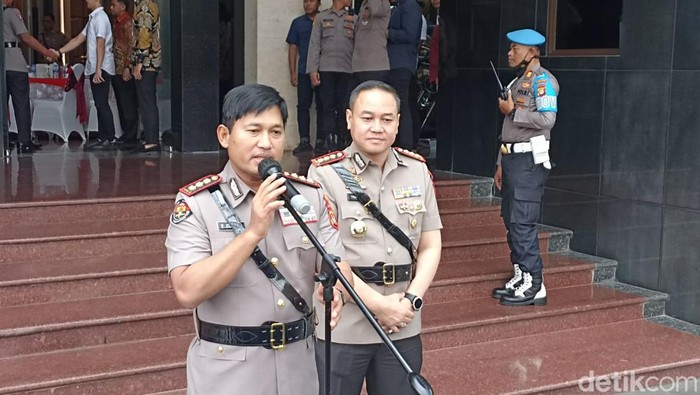 Kombes Endra Zulpan (kiri) dan Kombes Trunoyudo Wisnu Andiko (kanan) di Polda Metro Jaya.