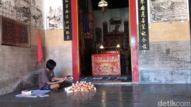 Kondisi kelenteng di Lasem, Rembang, relatif sepi jelang tahun baru Imlek 2023, Jumat (13/1/2023).