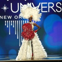 Tahun lalu, Nigeria membawa pulang gelar kostum nasional terbaik. Apakah, perwakilannya di Miss Universe 2022 akan kembali mengulang kesuksesan yang sama dengan kostum ini? (Foto: Josh Brasted/Getty Images)