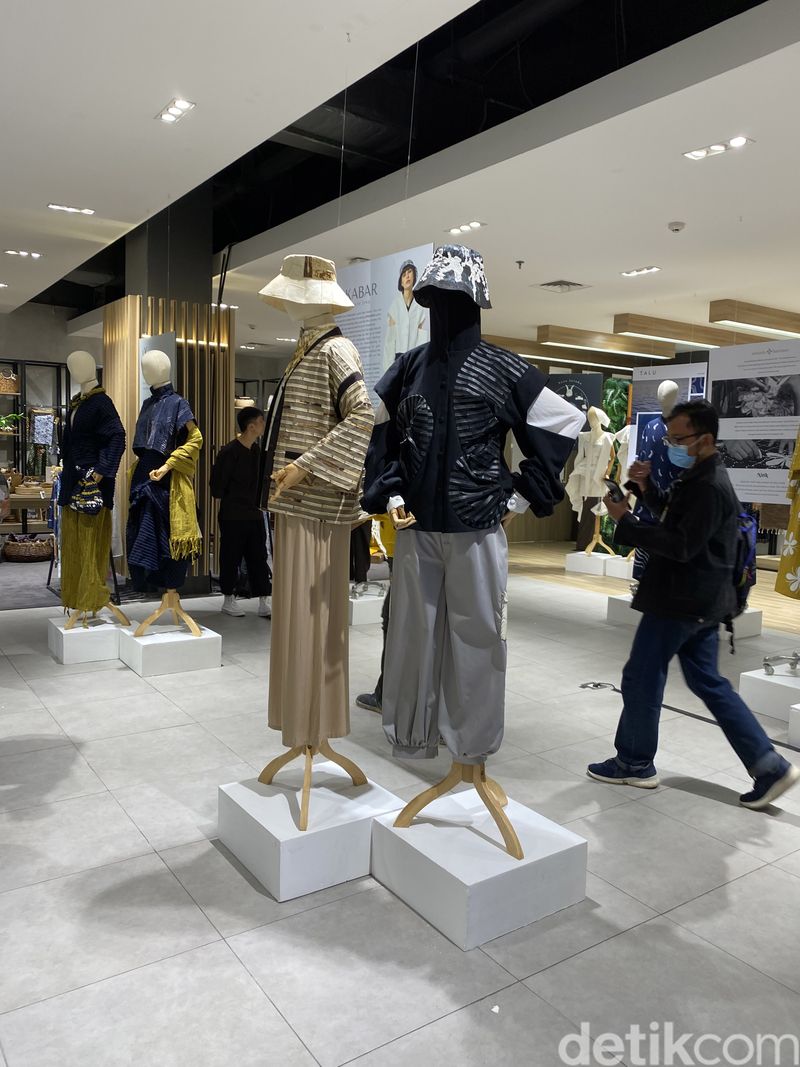 Lakon Pintu Incubator Goes To Paris