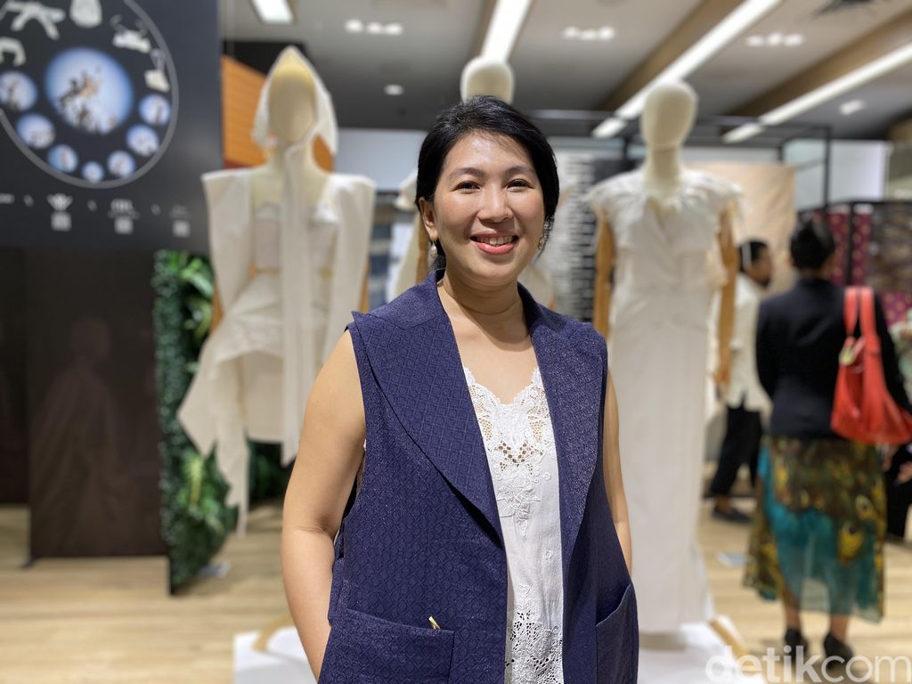 Lakon Pintu Incubator Goes To Paris