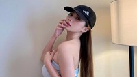 Tak cuma karier, Laura Ziphora juga mengejar pendidikan di mana saat ini dirinya tengah kuliah di China. (Foto: dok Instagram)