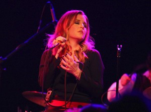 Karya-karya Terbaik Mendiang Lisa Marie Presley