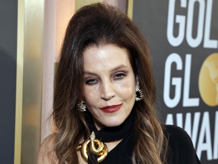 Lisa Marie Presley di Golden Globe Awards 2023 BEVERLY HILLS, CALIFORNIA - JANUARY 10: 80th Annual GOLDEN GLOBE AWARDS -- Pictured: Lisa Marie Presley arrives at the 80th Annual Golden Globe Awards held at the Beverly Hilton Hotel on January 10, 2023 in Beverly Hills, California. -- (Photo by Todd Williamson/NBC/NBC via Getty Images)