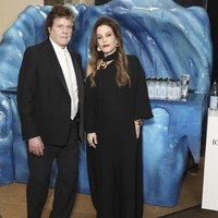Lisa Marie Presley mengembuskan napas terakhir dalam usia 54 tahun di Los Angeles pada Kamis (12/1/2023) waktu setempat atau Jumat pagi WIB setelah sempat dikabarkan masuk rumah sakit karena serangan jantung. Kabar duka tersebut diumumkan oleh Priscilla. (Foto: Joe Scarnici/Getty Images for Icelandic Glacial)