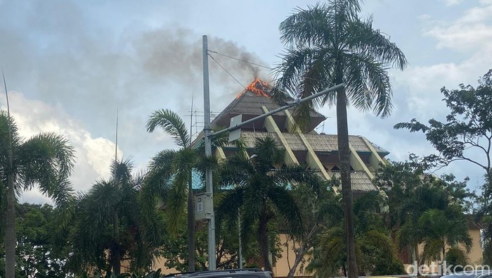 Masjid Agung Batam, Kepri terbakar.