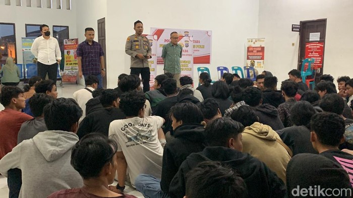 Kepolisian terapkan Restorative Justice perkara antar mahasiswa Universitas HKBP Nommensen (UHN) yang bentrok di Jalan Dorowati, Kota Medan. Malam ini, 68 mahasiswa UHN yang sempat ditangkap akan dipulangkan.