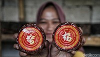 Kue keranjang adalah makanan khas yang selalu hadir saat Imlek.