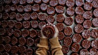 Kue keranjang ini dibandrol dengan harga Rp 25.000/kilogram.