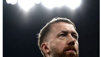 Fans sudah berteriak agar pelatih Graham Potter dipecat. Foto: Twitter