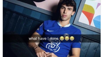 Meme penyesalan Felix di laga debutnya di Liga Inggris. Foto: Twitter