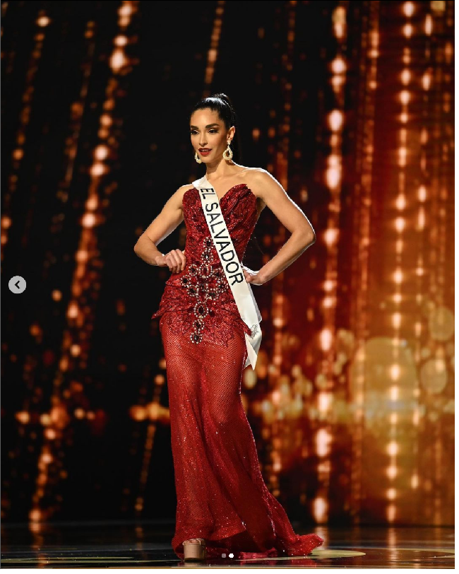 Alejandra Guajardo yang berusia 26 tahun mahir berbahasa asing. Dia menguasai bahasa Inggris, Spanyol, Prancis dan Italia. Foto: Instagram