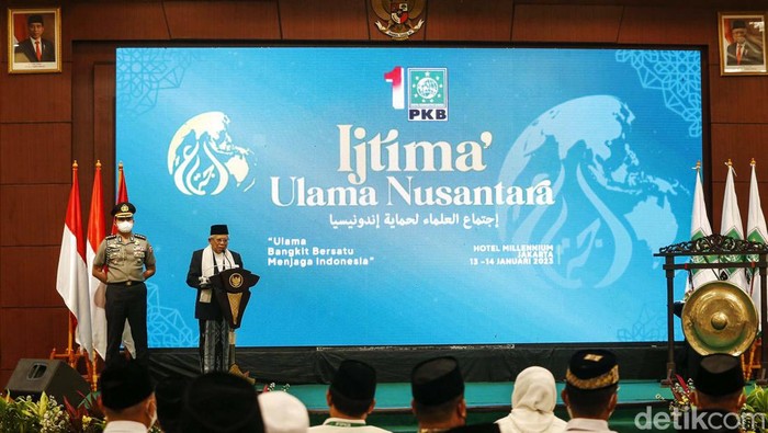 Momen Wapres Hadiri Ijtima Ulama Nusantara Wakil Presiden RI Ma'ruf Amin memberikan pidato sambutan saat berlangsungnya acara Ijtima Ulama Nusantara yang digelar oleh DPP Partai Kebangkitan Bangsa (PKB) di Hotel Millenium, Jakarta, Jumat (13/1/2023).